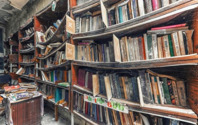 2. Napuštena knjižnica