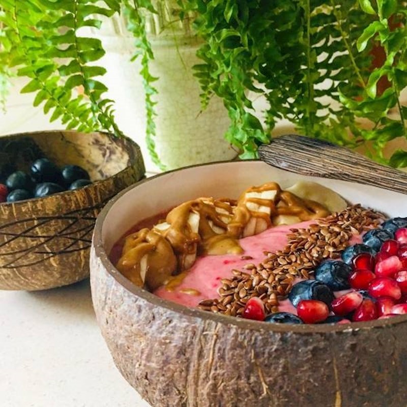 10. Kokosova ljuska može postati savršena zdjelica za serviranje, primjerice zobenih kaša