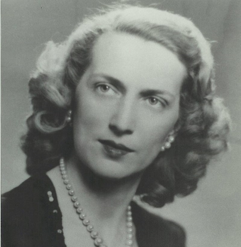 1."Moja mama s 18 ili 19 godina."