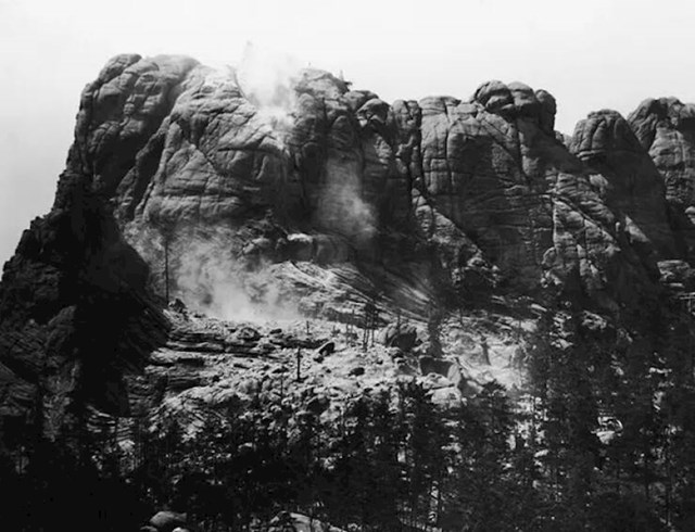 5. Ovo je Mt. Rushmore dok još glave američkih predsjednika nisu bile urezane u stijene