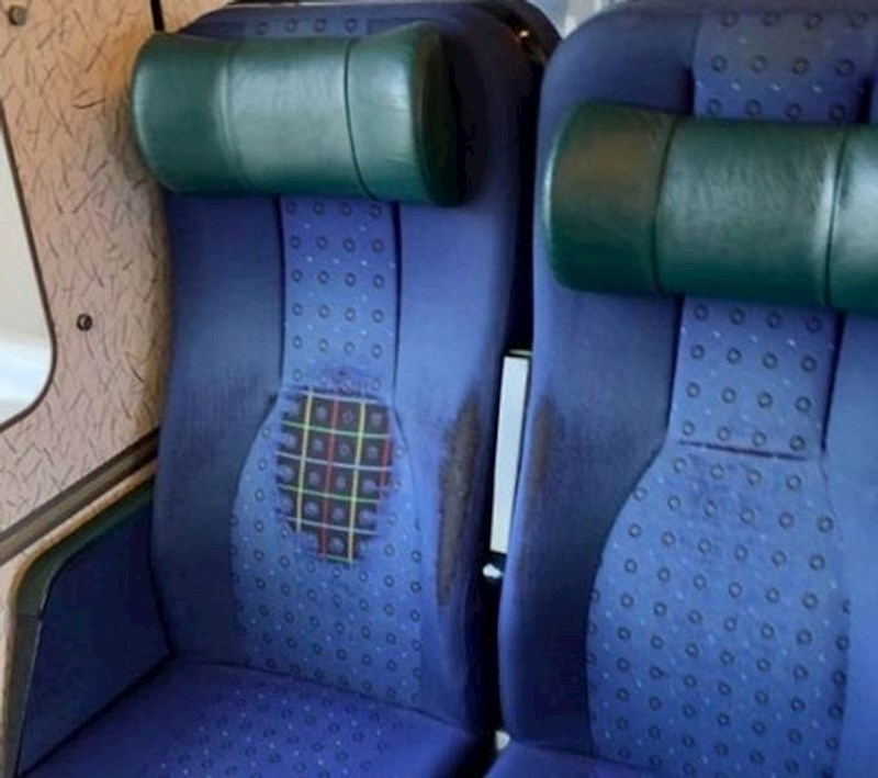 2. Tapecirung je toliko izblijedio da se počeo nazirati stari