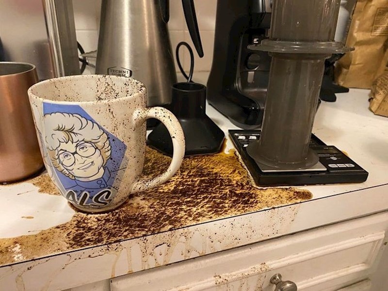 6. Pokušao je napraviti kavu Airpressom.