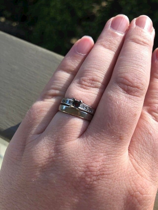 11. "Otpao mi je dijamant na zaručničkom prstenu. Garancija je bila deset godina. Danas nam je 10 godišnjica braka..."