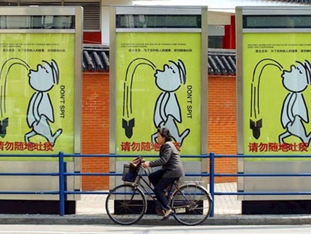 4. U Kini je sasvim normalno pljuvati i podrigivati u javnosti. Osim na nekim mjestima gdje je to zabranjeno.