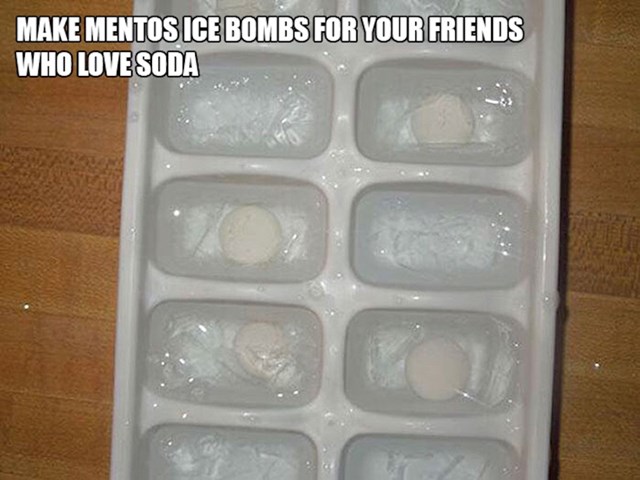 4. Kockice leda s mentosima za vaše prijatelje koji vole gazirana pića.