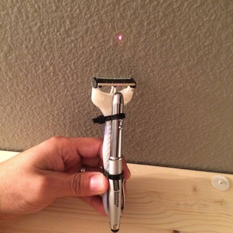 Htjela je lasersko uklanjanje dlačica. Dobila je točno to. :D