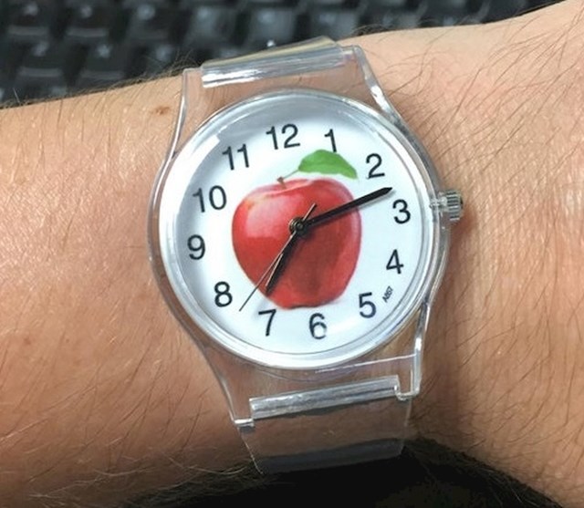 14. "Pitao sam roditelje da mi kupe Apple Watch za  rođendan. Dobio sam ovo. "