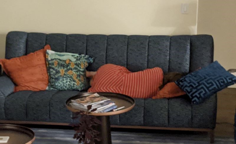 18. Žena je postala jastuk