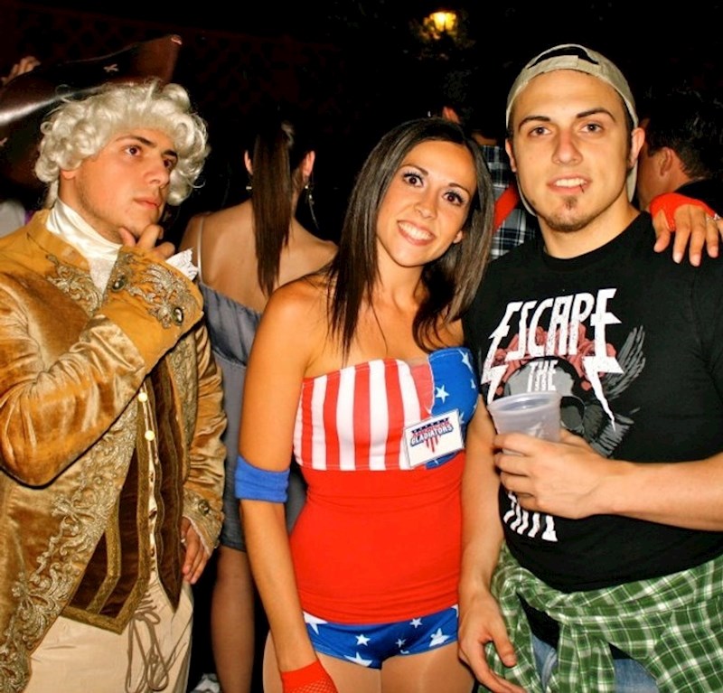 9. Tema tuluma bile su 90-te godine. Ali organizatori nisu precizirali - kojeg stoljeća.😆