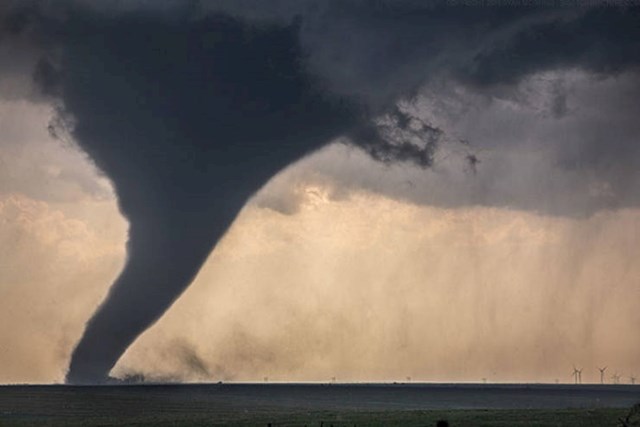 1. Tornado u usporedbi s vjetrenjačom