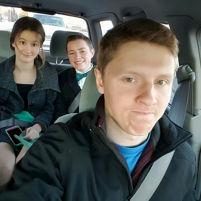 7. "Moram voziti svoju 12-godišnju sestru i njezinog dečka na spoj..."