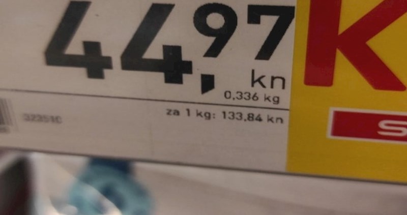 Kupac je odmah morao fotkati i svima pokazati suludi popust koji je uočio u jednom dućanu