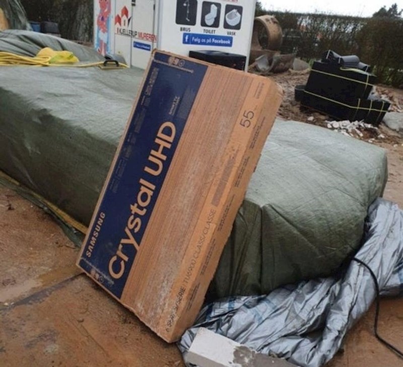 16. Dostavili su televizor na pravu adresu, ali u drugom gradu. I to ispred kuće koja još nije sagrađena. Na kiši!