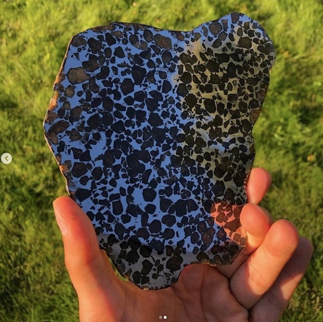 5. Meteorit na sunčevoj svjetlosti