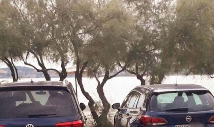 Netko je u Dalmaciji snimio automobile čije si registracije savršeno odgovaraju; slučajnost ili...?