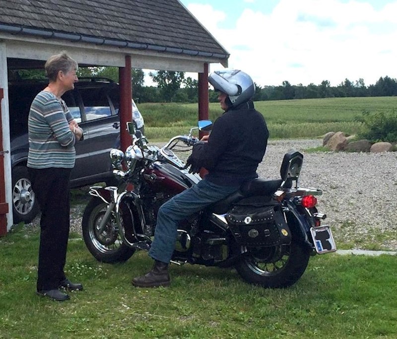 "Moj 80-godišnji tata na svojem motoru."