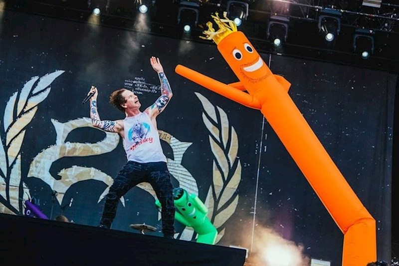 14. Pronašao je partnera za plesanje