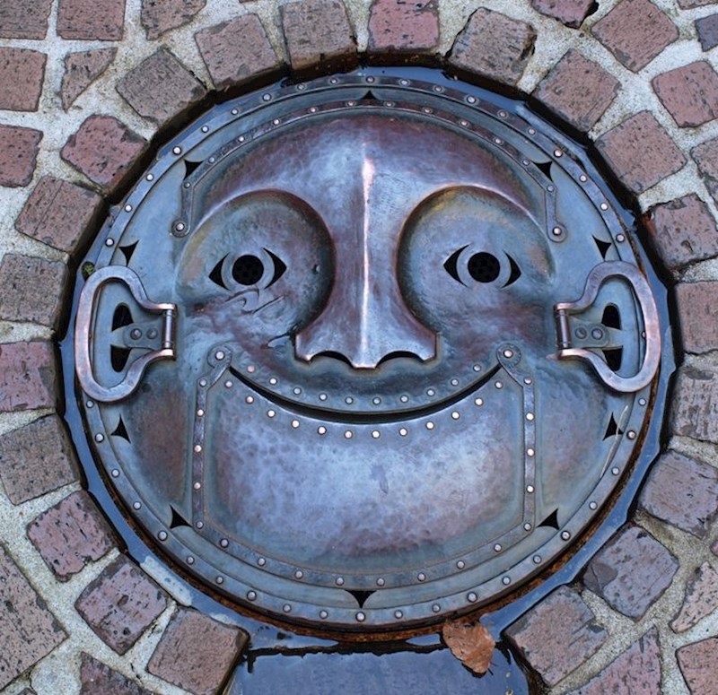 4. Jako simpa poklopac za šaht, također u Japanu.