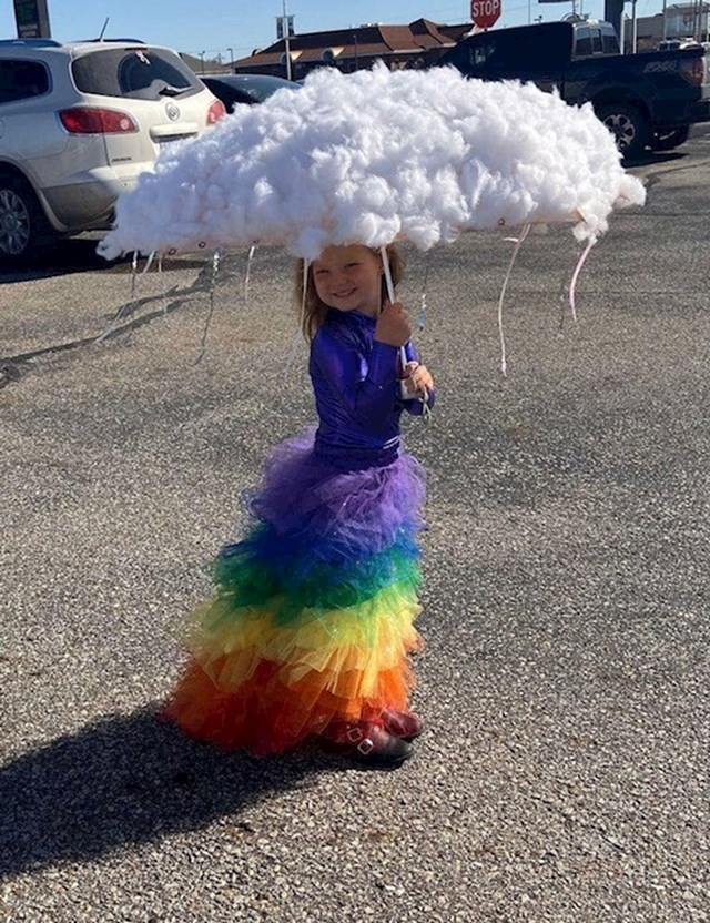 10. Ova djevojčica rekla je mami da želi izgledati kao oblak. A ona joj je to i omogućila!🥰