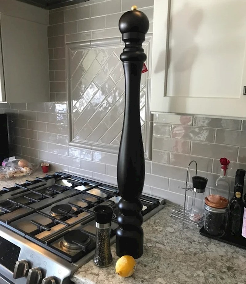 12. Ogroman mlinac za papar. Kako se ovime služi?😅