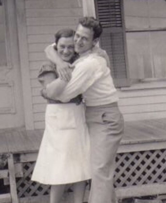 10. "Netko mi je slomio srce i pomislila sam da nema šanse da ikad pronađem pravu ljubav. A onda sam naišla na ovu fotku moje bake i djeda iz 1940-ih."🥰
