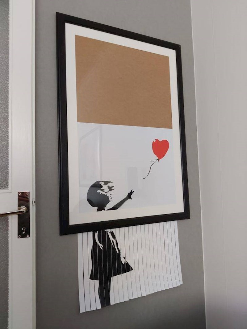 10. Kad ne možeš kupiti originalnog Banksyja, napravi svoju verziju.🤣