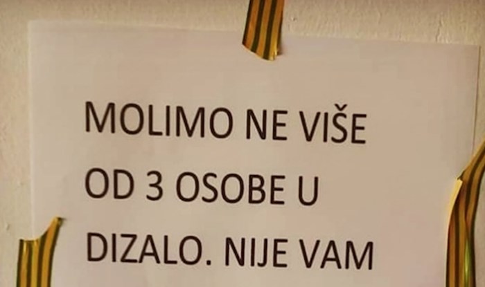 Iznerviranom domaru pukao je film pa je ostavio ljutitu obavijest i sve nasmijao