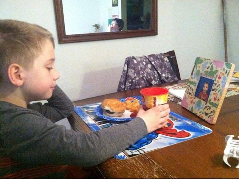 5. Svaki dan objeduje gledajući u svoju fotografiju