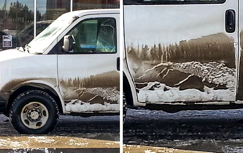 11. Prljavština na autu izgleda kao slika