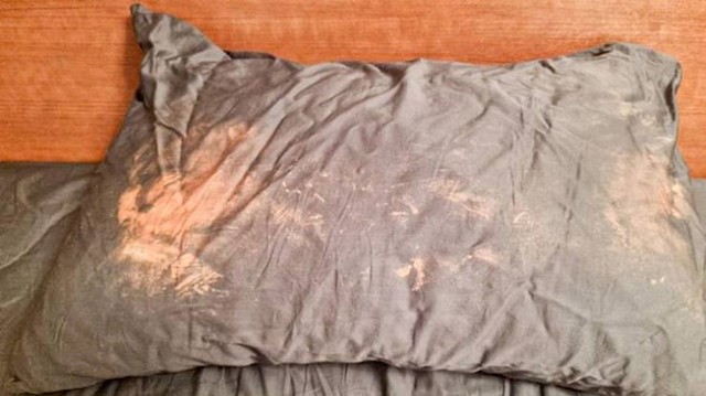 15. Išla sam spavati s debelim slojem kreme za prištiće