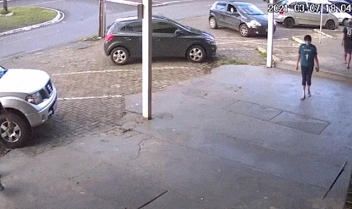 Ovo je jedan od gorih vozača koje ste vidjeli, kako li je samo dobio vozačku?!