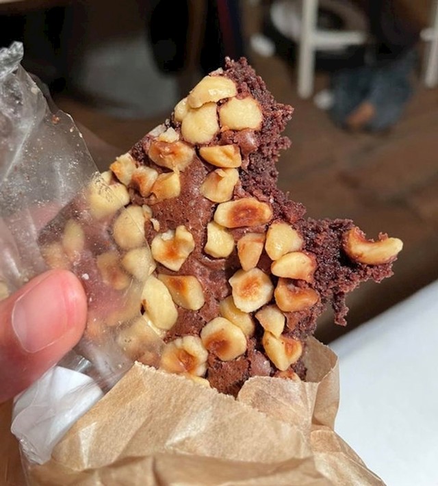 11. Brownie koji izgleda kao da ima zube