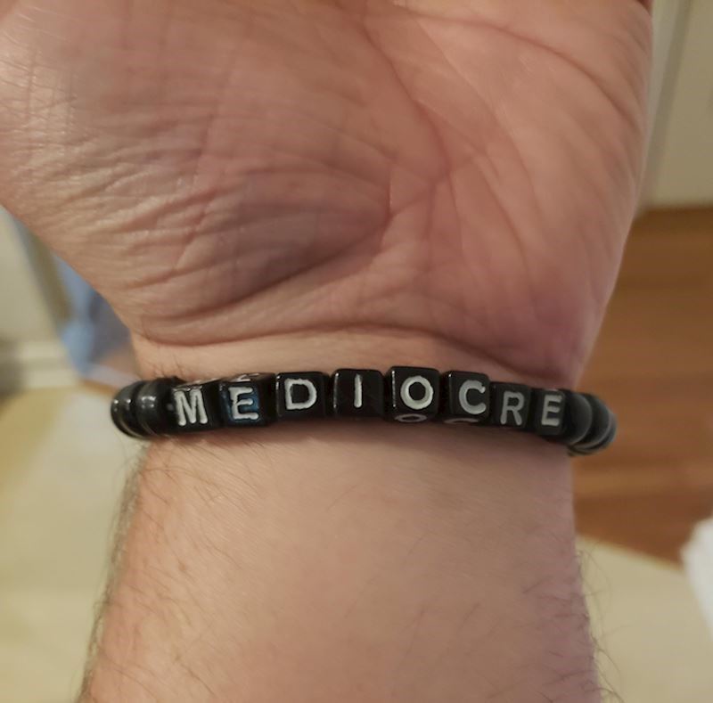 5. Narukvica koju mu je napravila 6-godišnja kćerka