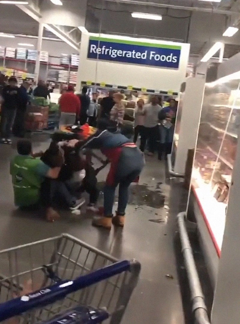 10. U Americi jedan je čovjek proboden razbijenom flašom od vina, zbog svađe oko neke namirnice.