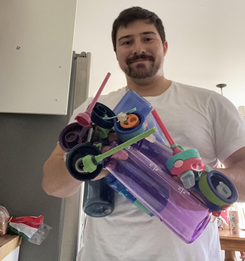 9. Samohrani tata pokazao je sadržaj svoje perilice suđa