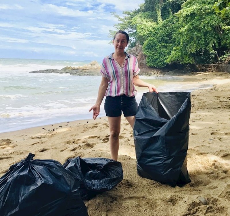 13. Pomogla sam očistiti jednu plažu na Tajlandu!