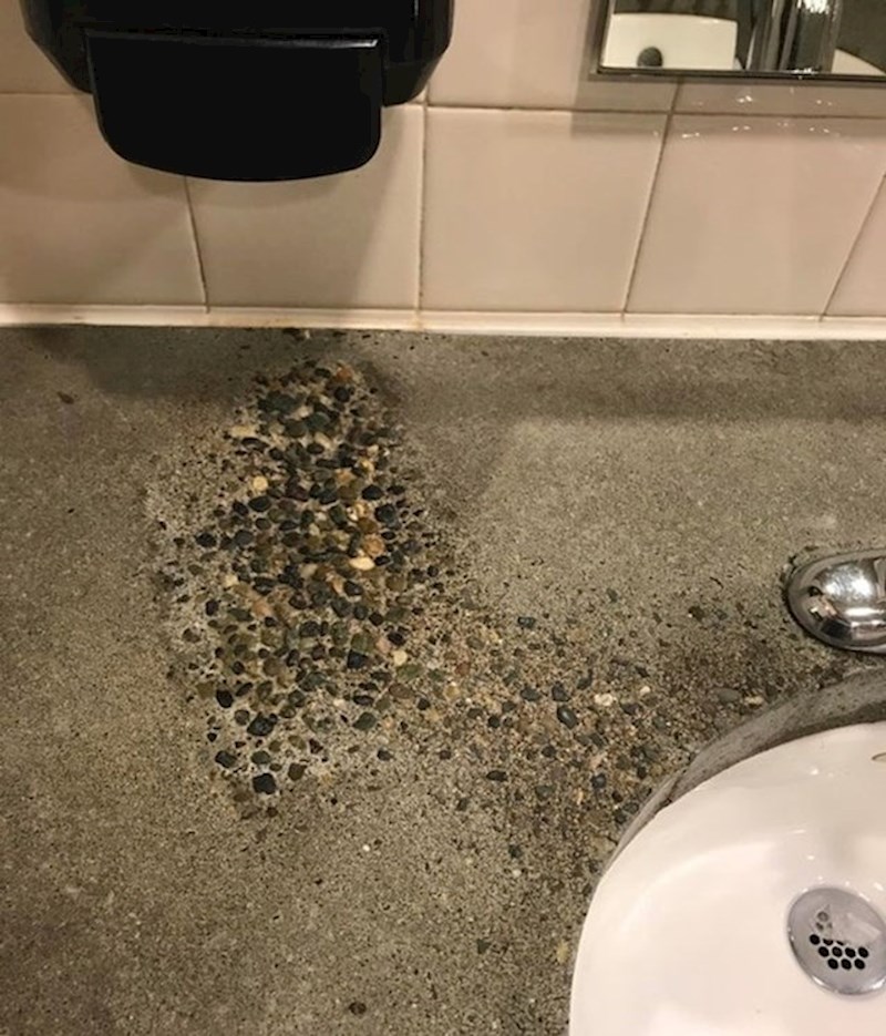 3. Sapun je izlizao pod.