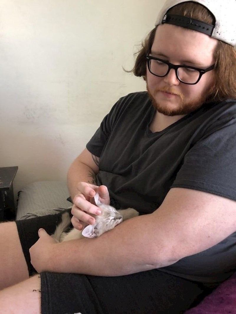 "Kad smo se upoznali, dečko mi je rekao da ima alergiju na mačke. Čini se da je izliječen."