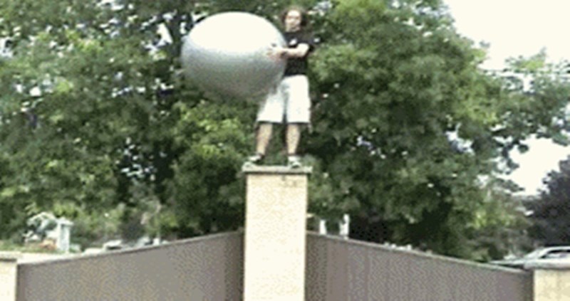 Njegov nepromišljeni skok s pilates loptom pretvorio se u katastrofu