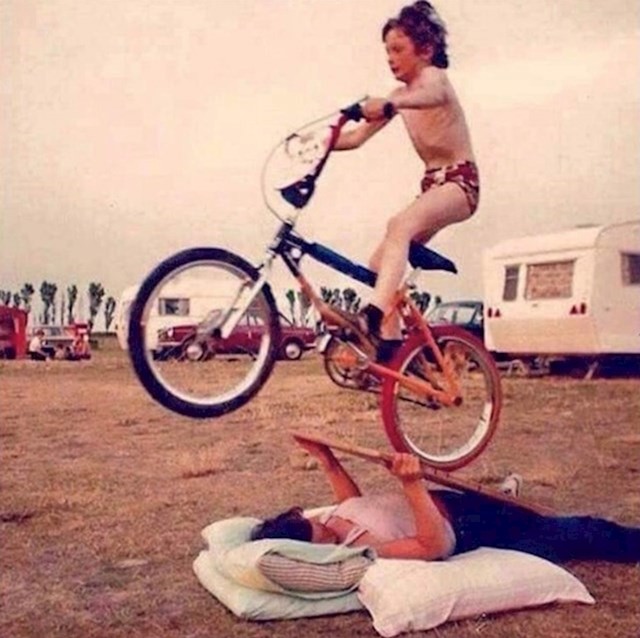 13.“Moja majka si je u 80-ima napravila improviziranu rampu za BMX.”
