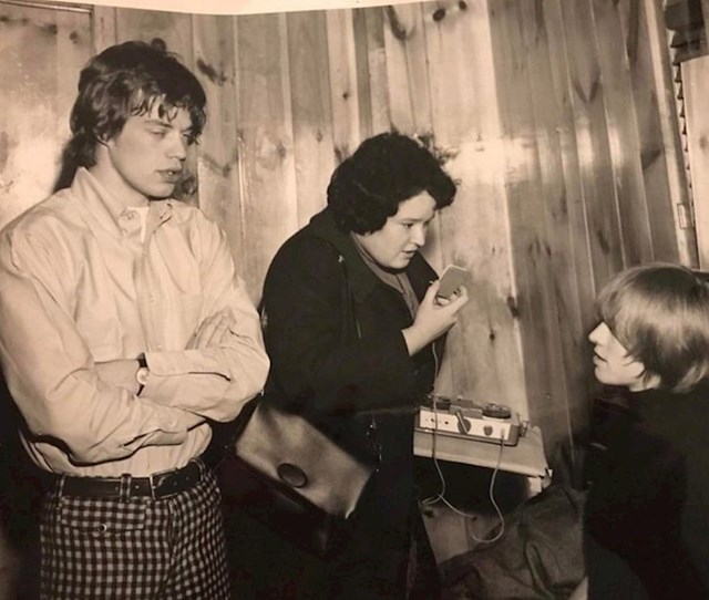 5. Moja mama je bila urednica glazbenog časopisa i družila se s Beatlesima i Stonesima.