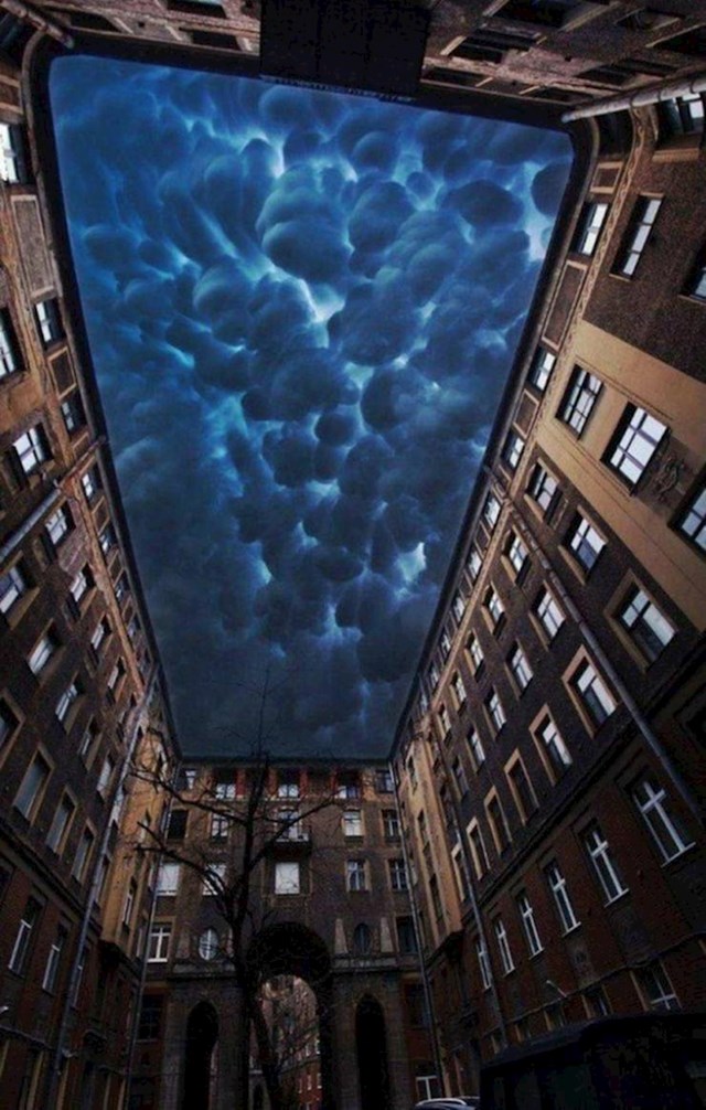 Netko je savršeno "zarobio" oblake između zgrada.