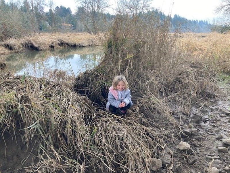14. Igrala je skrivača s mamom. Bila je uvjerena da ju ne može vidjeti - jer ona je sad dio slike.