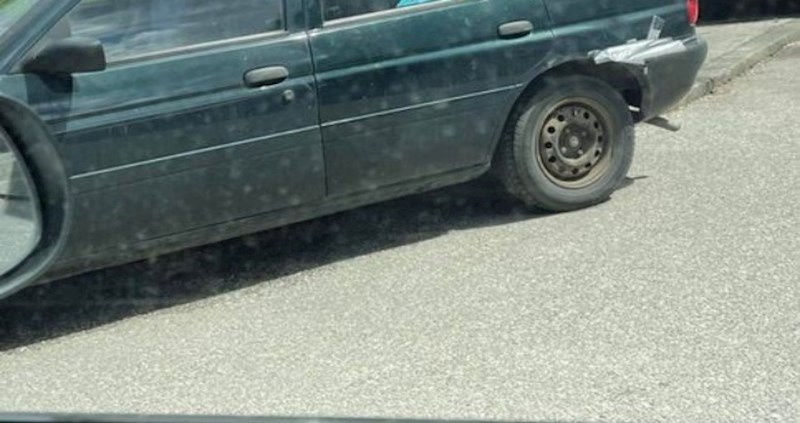 Hrvat je na stražnji prozor auta zalijepio nesvakidašnju naljepnicu, fotka je odmah postala hit