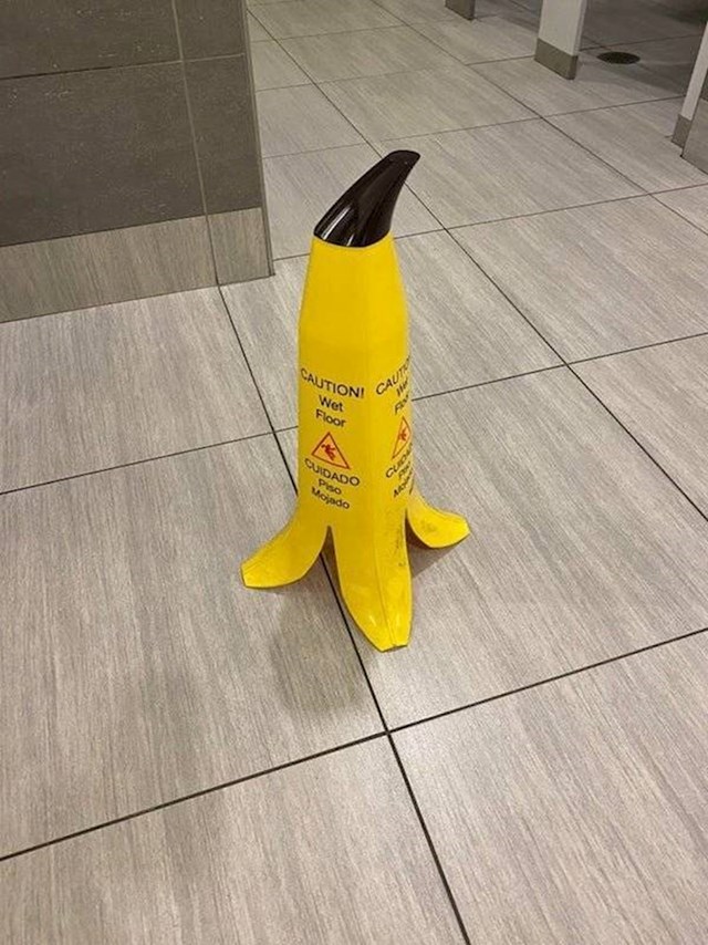 2. Na ovom aerodromu banane vas upozoravaju na sklizak pod