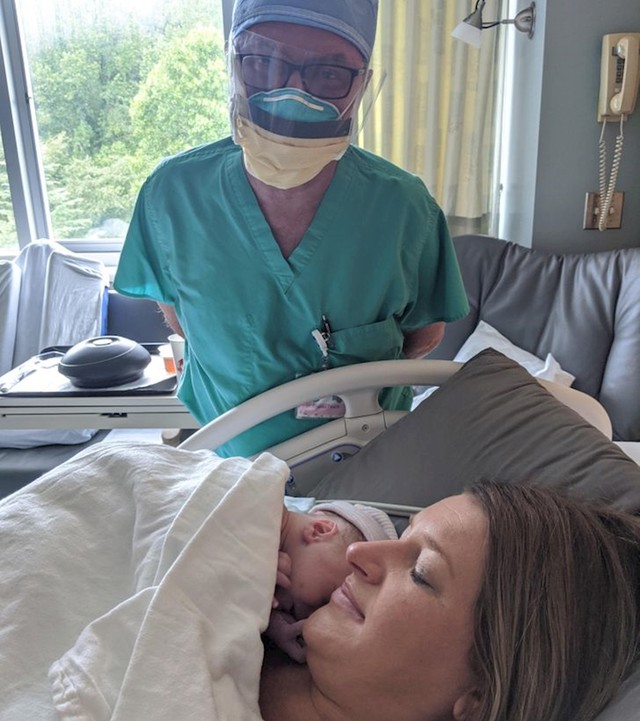 5. "Ovo je doktor koji je porodio moju majku, a sada i mene."