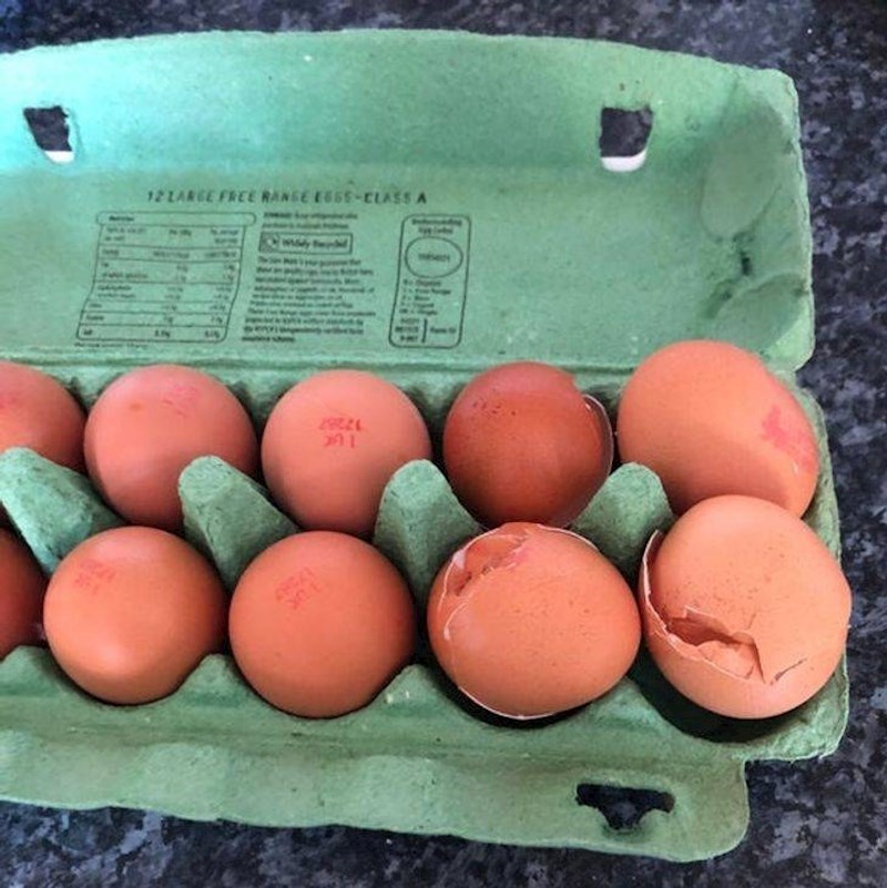 3. Moja partnerica vraća prazna jaja natrag u karton