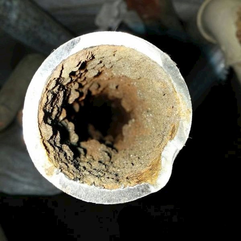 17. Unutrašnjost vodovodne cijevi stare 40 godina