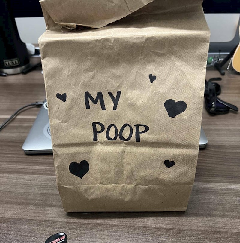 3. "Moja supruga zove me Poop (kakica) od milja. Ovako mi je zapakirala ručak za posao. Ne trebam niti govoriti koliko su me kolege zadirkivale."