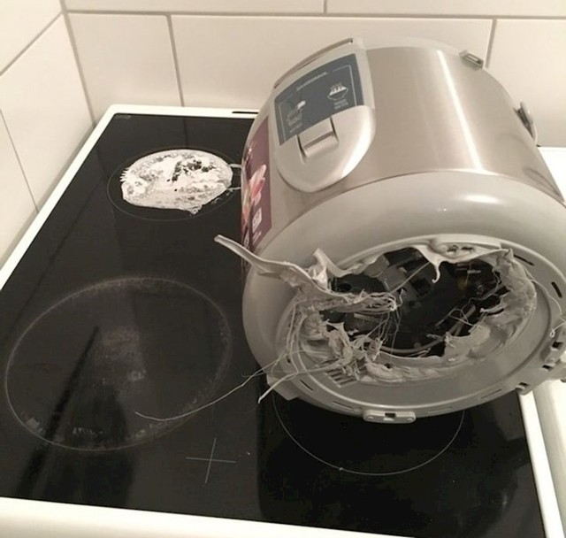 12. Moja mama, čini se, baš i ne zna koristiti kuhalo za rižu